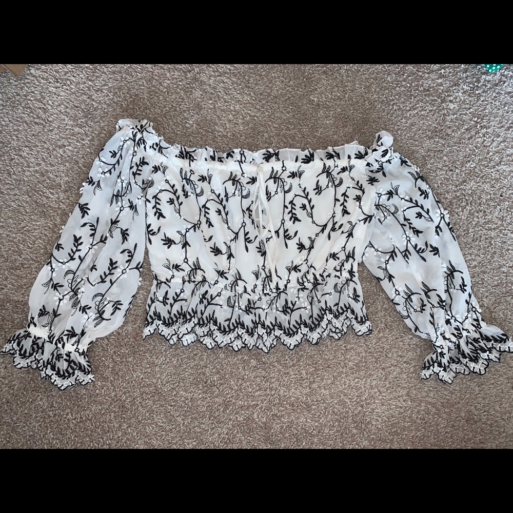 Gorgeous detailed top